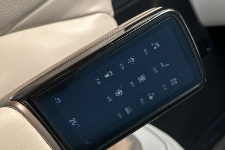 Used Denza D9 2022 EV 600 Four-Wheel Drive Prestige Model
