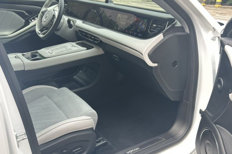 Used VOYAH FREE 2025 318 259 km All-Wheel-Drive Exploration Edition
