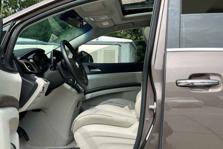 Used Buick GL8 2023 Land Executive Class 652T Luxury Model
