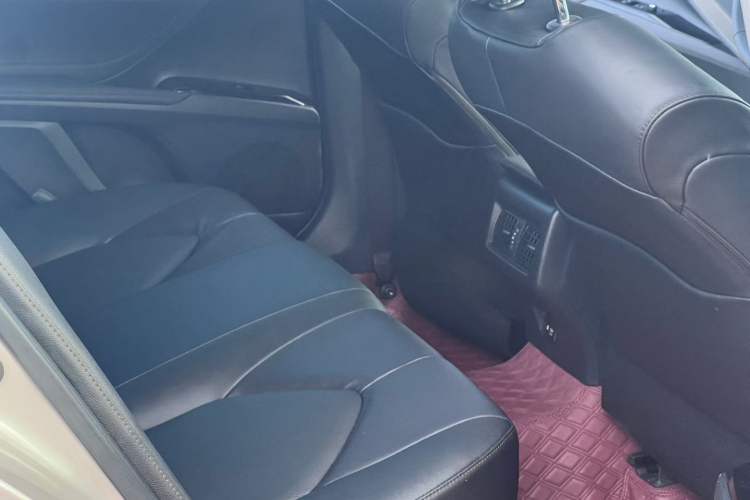 Used Toyota Camry 2019 Revised Version 2.0G Luxury Edition
