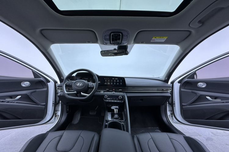 Used Hyundai Elantra 2023 1.5L CVT LUX Prestige Edition