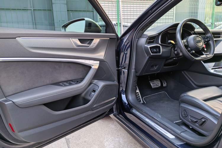 Used Audi A6 2022 allroad quattro Explorer 55 TFSI Prestige Off-Road Model