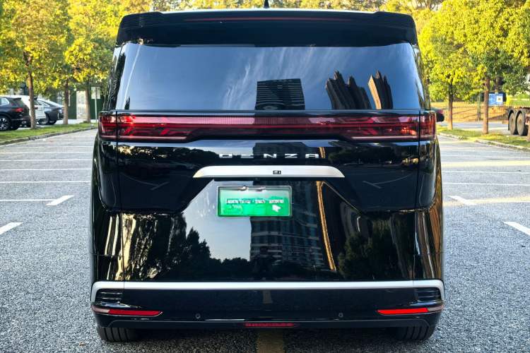 Used Denza D9 2024 DM-i 980 Four-Wheel Drive Prestige Model
