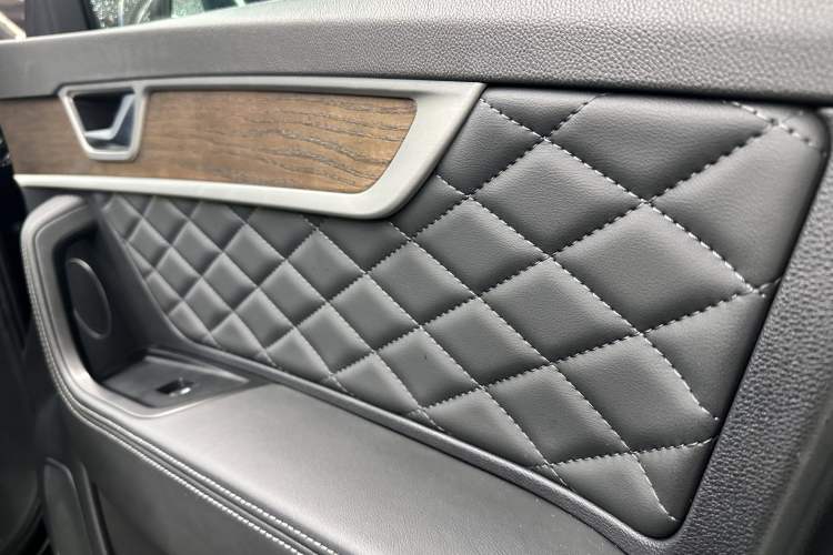 Used Hongqi HS7 2022 3.0T Automatic All-Wheel Drive ZhiLian Flagship Edition Five Seats
