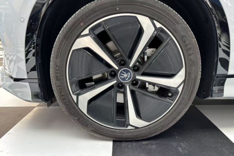 Used BYD Song L EV 2025 Intelligent Driving Version 662 km LiDAR Excellence Edition
