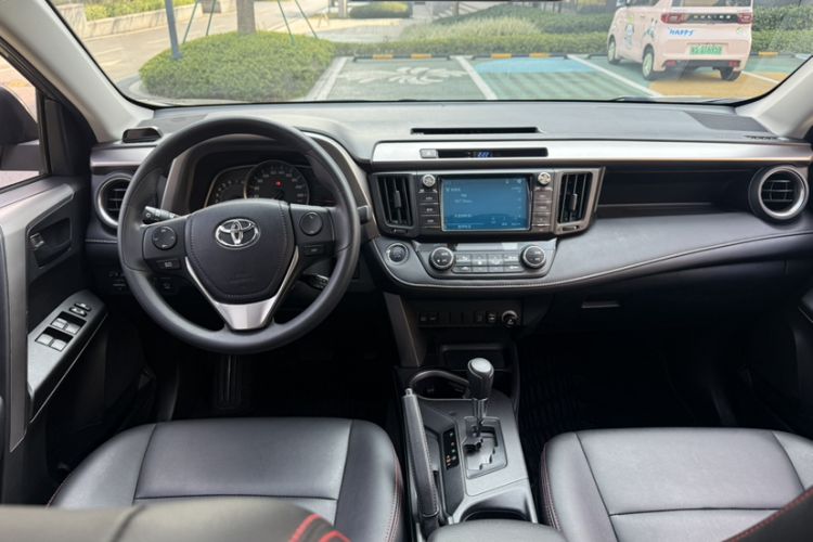 Used Toyota RAV4 2016 2.0L CVT Two-Wheel Drive Fashion Edition China V Standard
