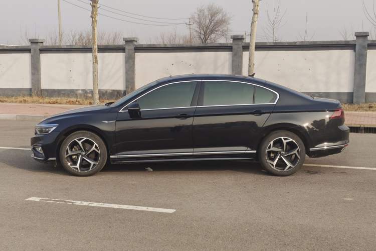 Used Volkswagen Magotan 2023 2 Million Units Limited Edition 330TSI DSG Leading Version
