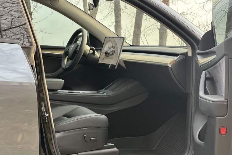 Used Tesla Model Y 2022 Rear-Wheel-Drive Version