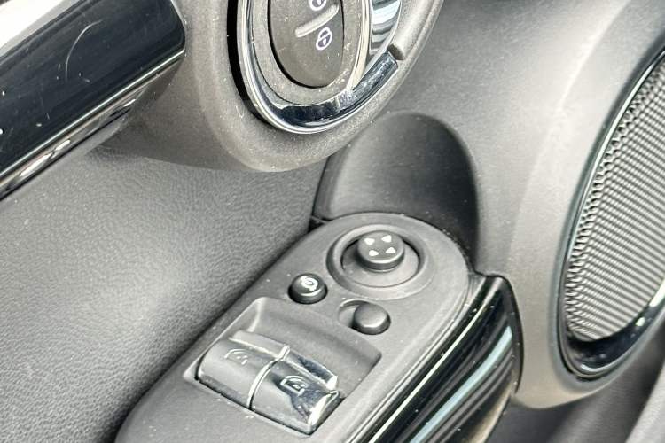 Used  MINI 2022 1.5T COOPER Classic Edition
