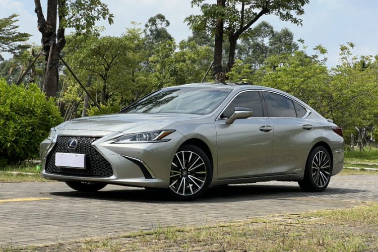 Used Lexus ES 2021 300h Excellence Edition
