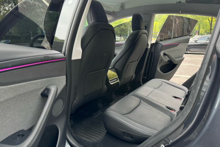 Used Tesla Model Y 2025 Rear-Wheel-Drive Version
