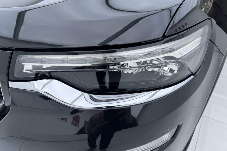 Used  Commander 2018 2.0T Two-Wheel Drive Enjoy Edition China V
