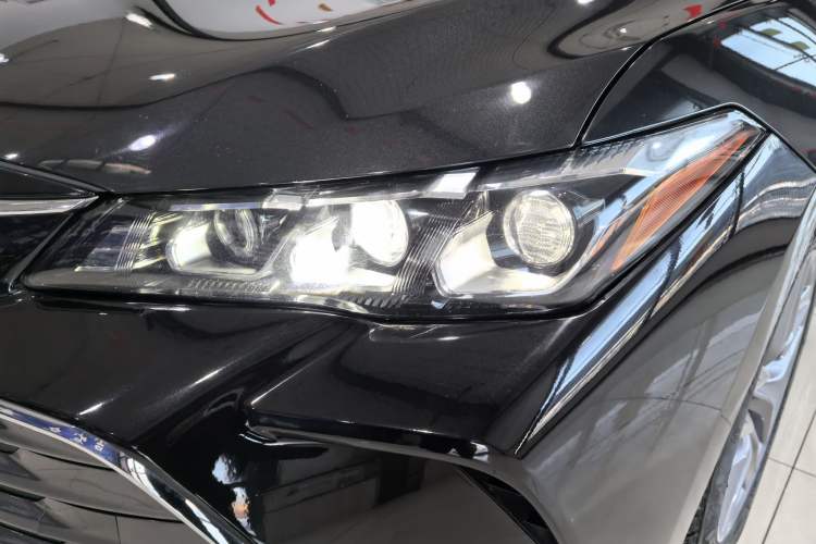 Used Toyota Avalon 2019 Dual-Engine 2.5L Luxury Edition China VI Standard
