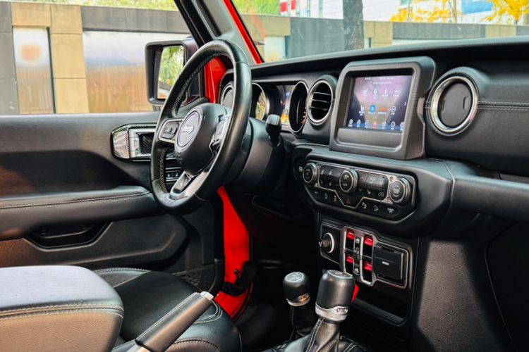 Used  Wrangler 2019 2.0T Sahara Four-Door Version China VI Emission Standard
