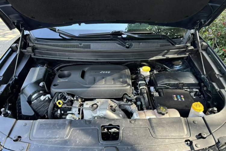 Used  Grand Commander 2018 2.0T Four-Wheel Drive Enjoyment Edition China VI
