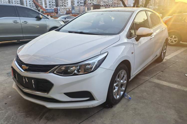 Used Chevrolet Cruze 2017 1.5L Hatchback Automatic Pioneer Sunroof Edition
