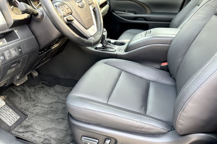 Used Toyota Highlander 2018 2.0T Four-Wheel Drive Prestige Version 7 Seats China VI Standard