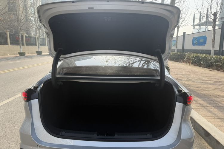 Used  L6 2025 EM-i 140km Starship Edition