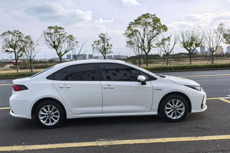 Used Toyota Corolla 2021 Dual-Motor 1.8L E-CVT Elite Edition
