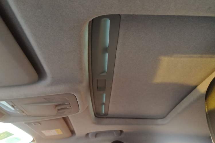 Used Chevrolet Cruze 2017 1.5L Hatchback Automatic Pioneer Sunroof Edition
