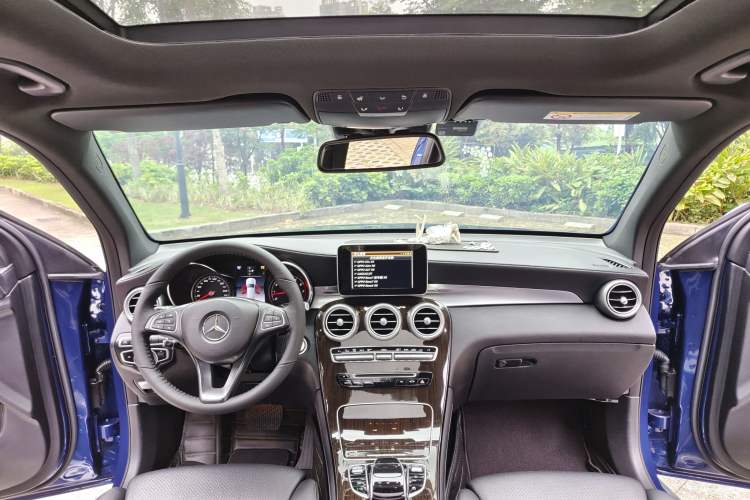 Used Mercedes-Benz GLC 2018 Facelift GLC 260 4MATIC Luxury Edition
