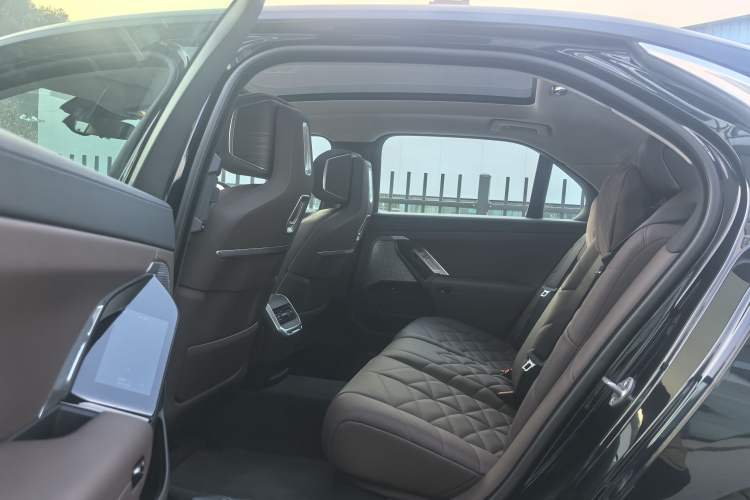 Used BMW 7 Series 2023 740Li Leading Model M Sport Package