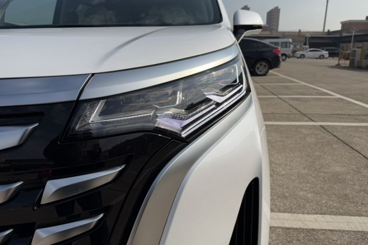 Used Denza D9 2022 DM-i 970 Four-Wheel Drive Prestige Model
