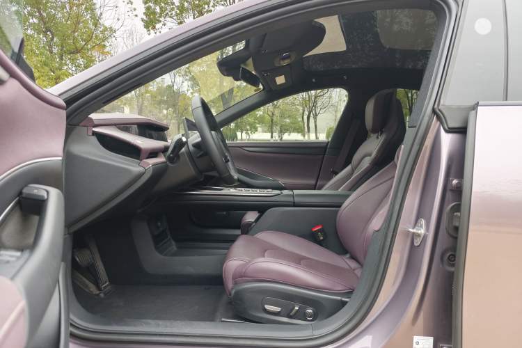 Used  SU7 2024 Rear-Drive Ultra-Long Range Advanced Pro-Level Intelligent Driving Version
