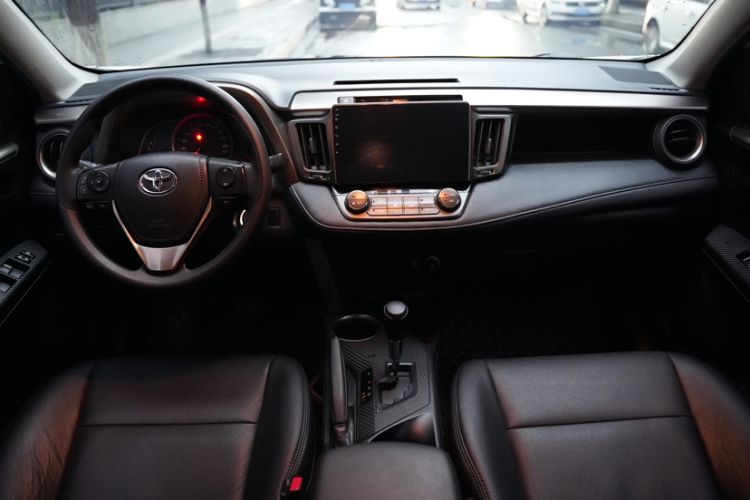 Used Toyota RAV4 2015 2.0L CVT Two-Wheel Drive Fashion Edition
