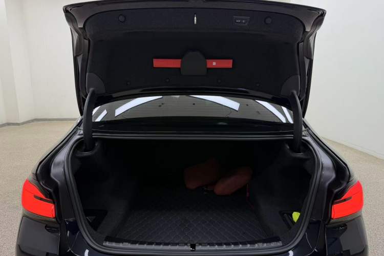 Used BMW 5 Series 2023 Restyled 530Li Leading Edition M Sport Package
