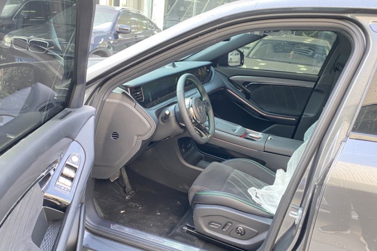 Used VOYAH FREE 2025 318 259 km All-Wheel-Drive Exploration Edition
