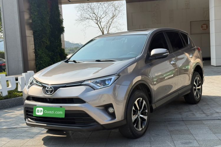 Used Toyota RAV4 2016 2.0L CVT Two-Wheel Drive Fashion Edition China V Standard