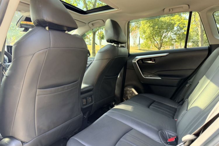 Used Toyota RAV4 2020 Dual-Engine 2.5L E-CVT Two-Wheel Drive Elite Edition
