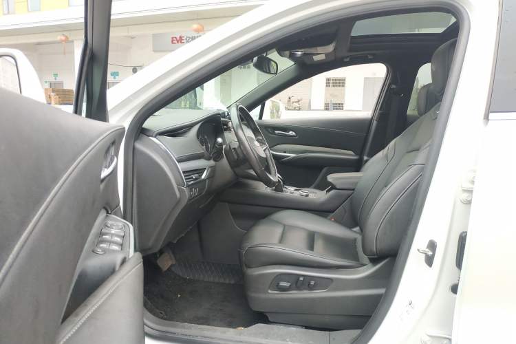 Used Cadillac XT4 2020 28T Two-Wheel-Drive Leading Version
