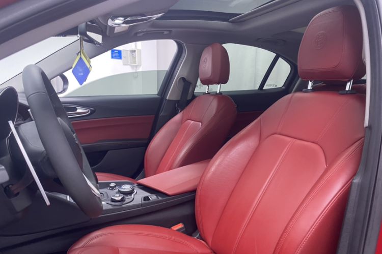 Used Alfa Romeo Giulia 2019 2.0T 280HP Luxury Edition
