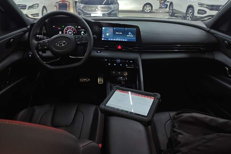 Used Hyundai Elantra 2022 240TGDi DCT LUX Prestige Edition
