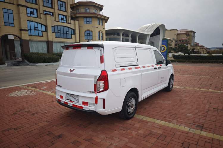 Used Wuling Zhengcheng 2021 1.5T Manual Comfort Version with Enclosed Windows
