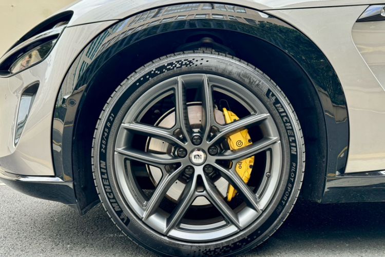 Used  YU7 2025 Ultra-Long Range High-Performance All-Wheel-Drive Max Edition