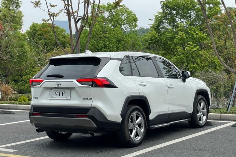 Used Toyota RAV4 2022 2.0L CVT Two-Wheel Drive Fashion Plus Edition
