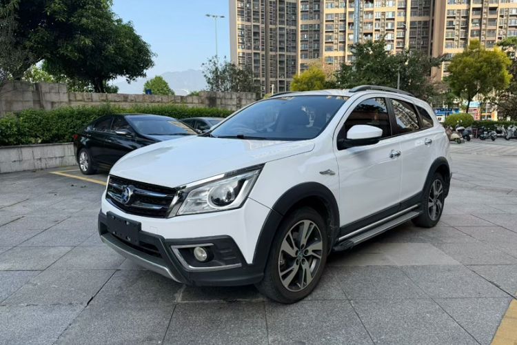 Used Venucia T70X 2015 2.0L CVT SmartFun Sport Edition