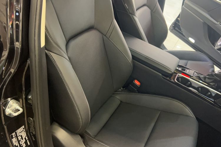 Used Toyota Camry 2024 Dual-Motor 2.0 HGVP Luxury Edition
