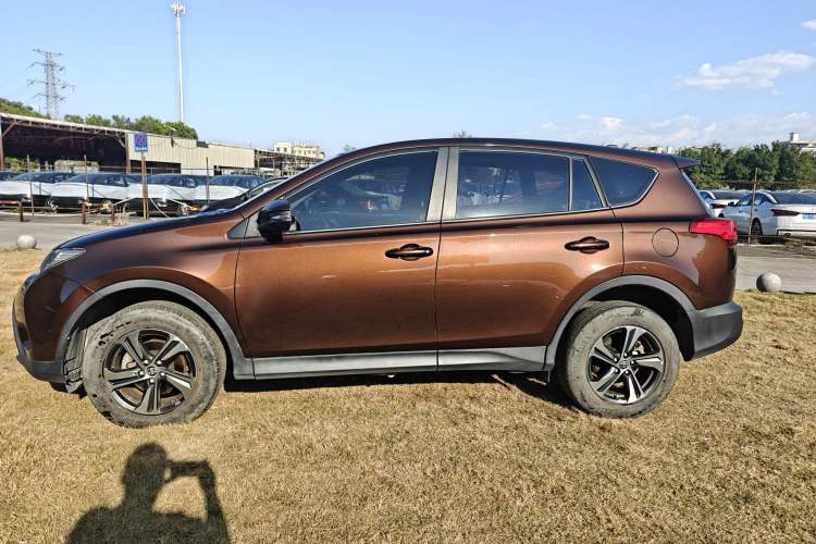 Used Toyota RAV4 2015 2.0L CVT Two-Wheel Drive Fashion Edition