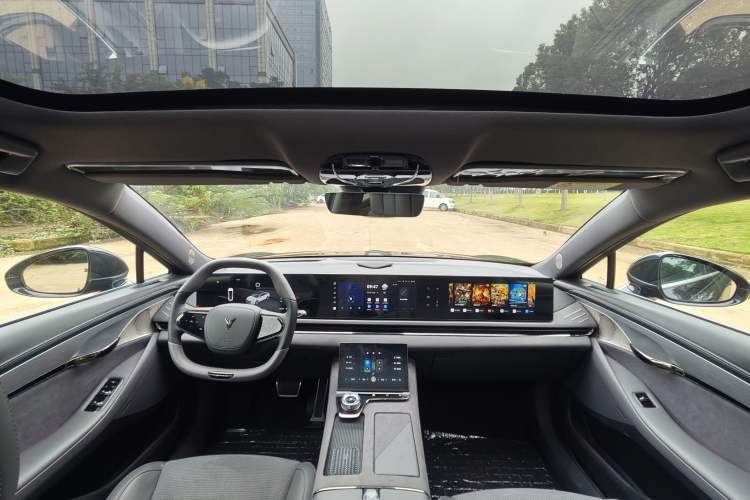 Used VOYAH PASSION 2024 PHEV Four-Wheel Drive Ultra-Long Range Flagship Model
