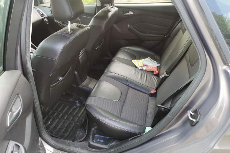 Used Ford Focus 2012 Sedan 1.6L Automatic Fashion Edition
