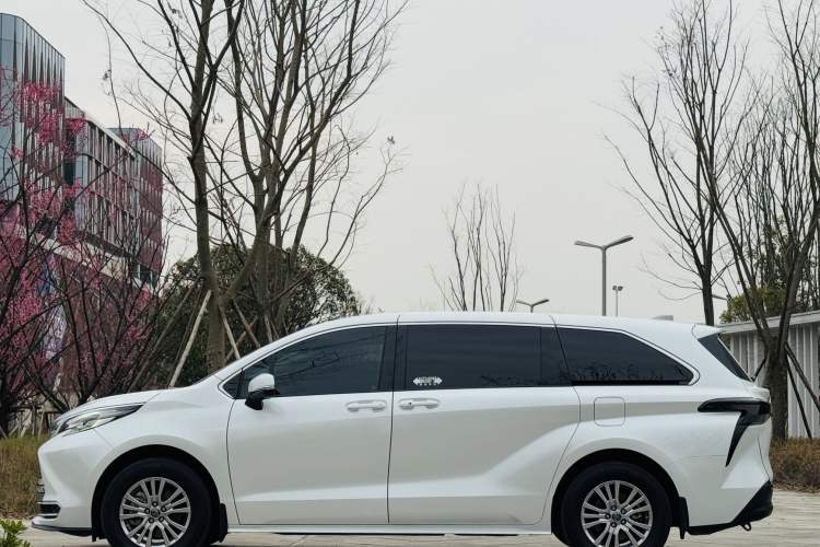 Used Toyota Sienna 2021 2.5L Hybrid Comfort Edition
