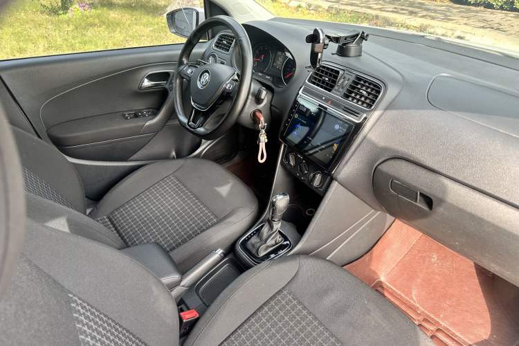 Used Volkswagen Polo 2016 1.6L Automatic Comfort Model
