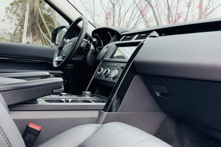 Used Land Rover Discovery 2018 3.0 SC V6 SE