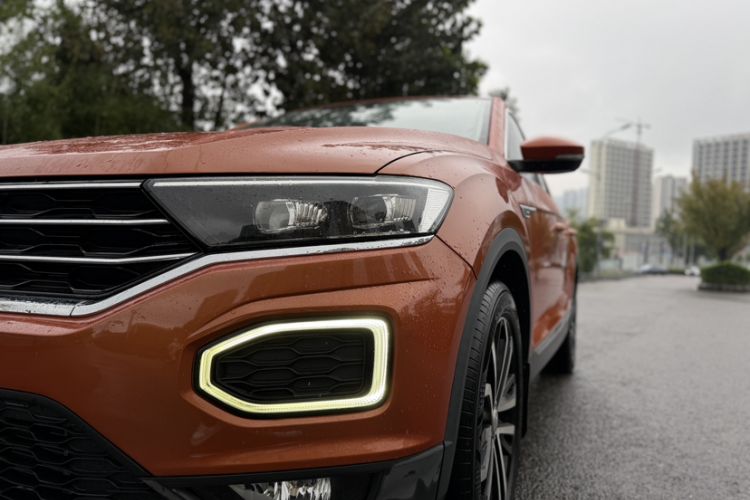 Used Volkswagen T-ROC 2018 280TSI DSG Two-Wheel Drive Comfort Version China VI Standard