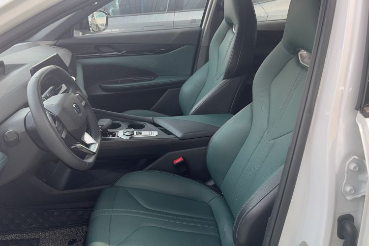 Used Changan UNI-V iDD 2024 Blue Whale Smart Electric iDD 136km Luxury Model
