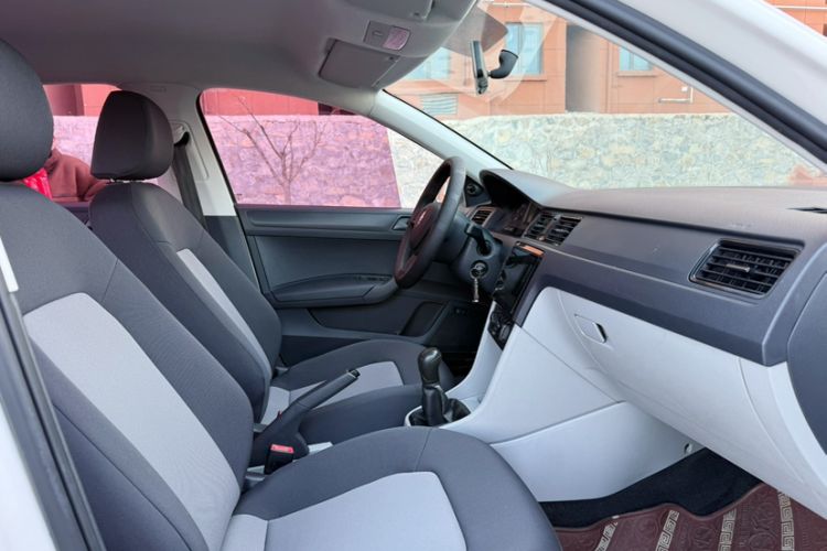 Used Skoda Rapid 2016 1.6L Manual Front-Wheel-Drive Version
